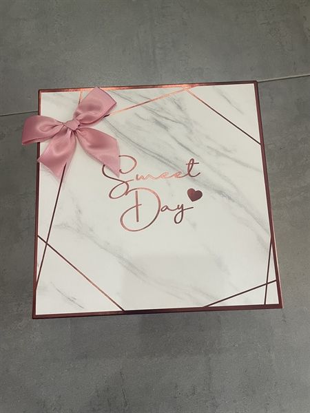 Hộp quà vuông to