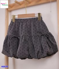 Chân váy xám chấm bi