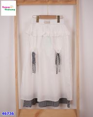 Chân váy trắng viền caro