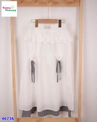 Chân váy trắng viền caro