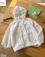 Aó khoác WinWin kem đính nơ