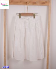 Chân váy trắng xếp ly