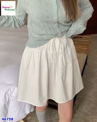 Chân váy trắng xếp ly