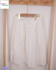 Chân váy trắng xếp ly