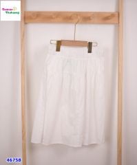 Chân váy trắng xếp ly