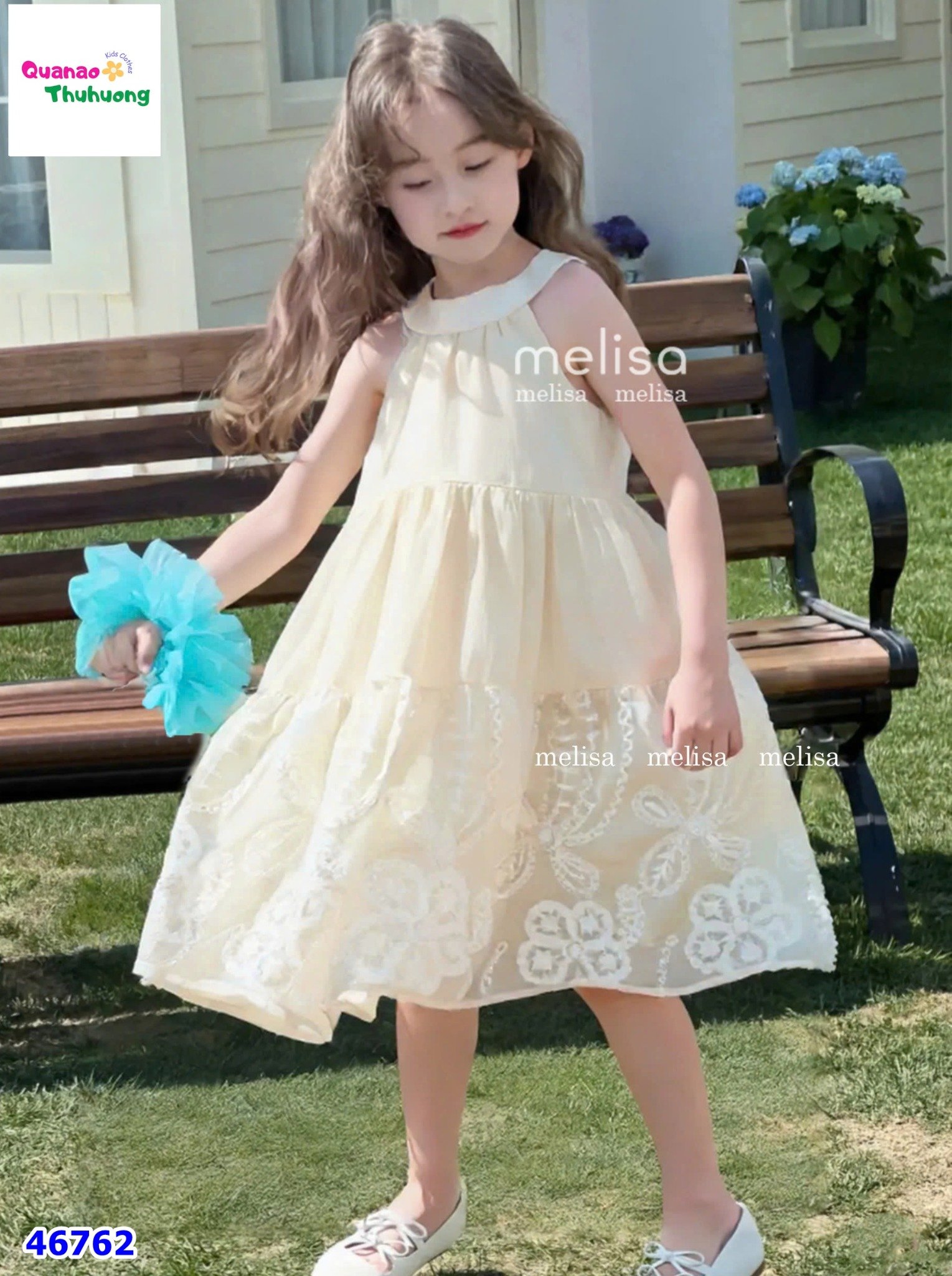 Đầm yếm Melisa kem hoa nổi