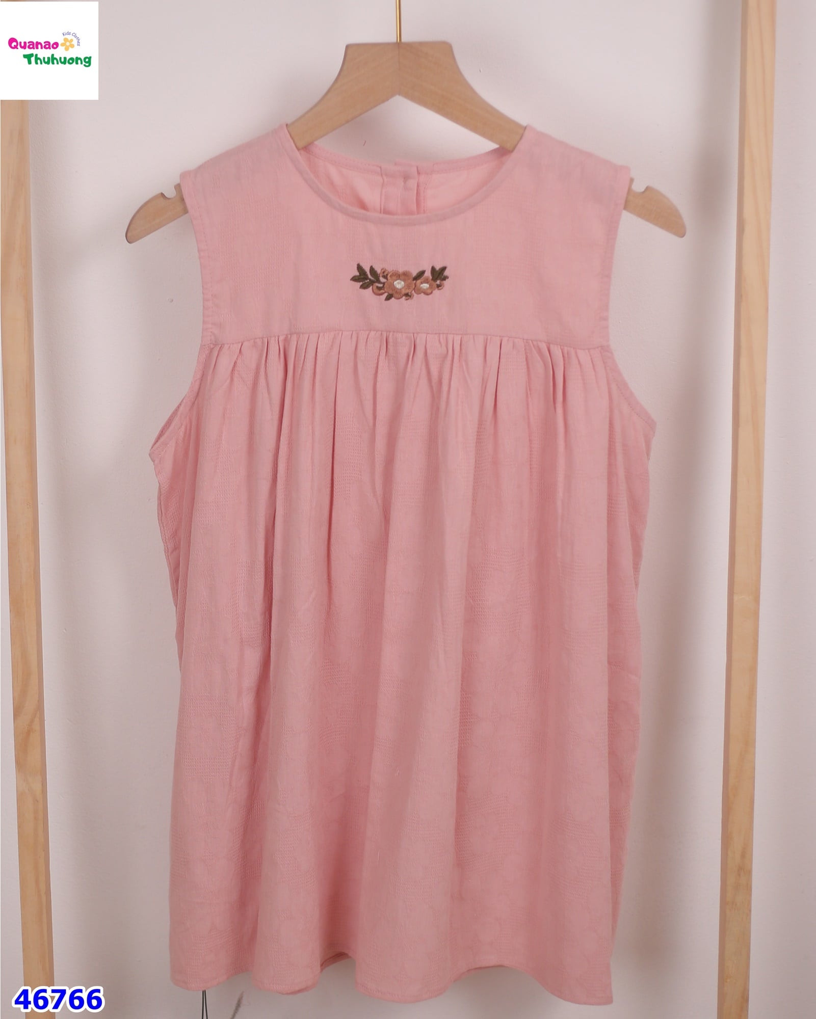 Đầm hồng sát nách thêu hoa