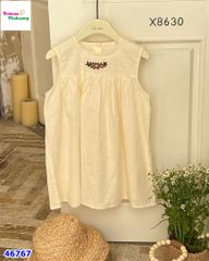 Đầm kem sát nách thêu hoa