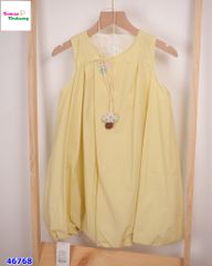 Đầm bí vàng thêu nút