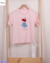 Áo hồng cô gái cài nơ