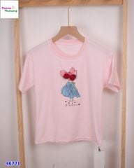 Áo hồng cô gái cài nơ