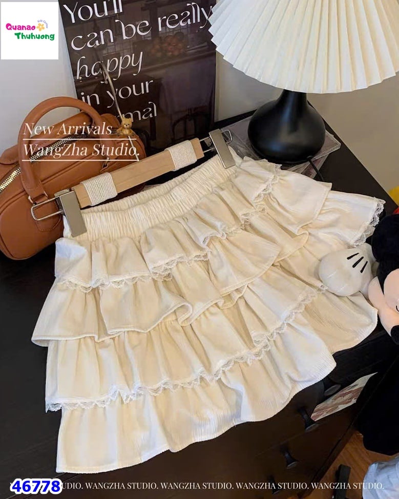 Chân váy kem viền tầng