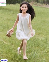 Đầm bí kem sát nách