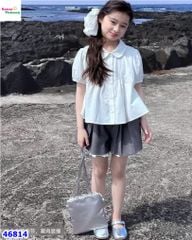 Set Cho-Hee áo sơmi trắng, quần xám
