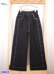 Quần jean xanh đính hạt