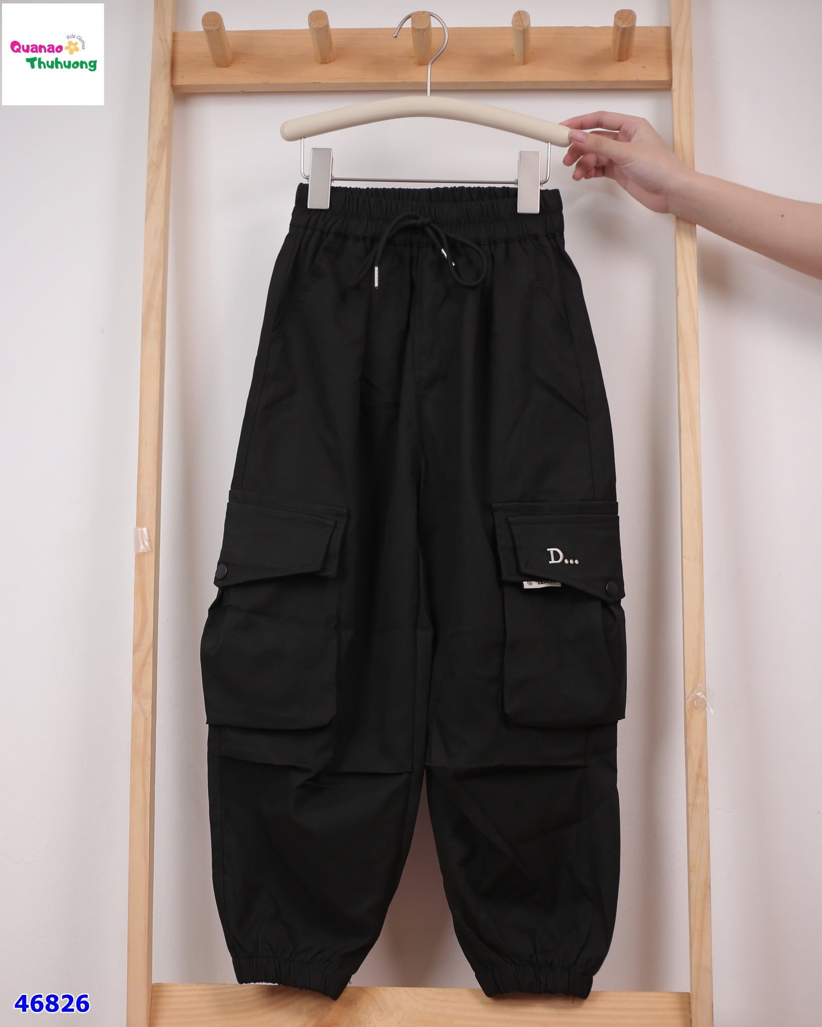 Quần túi hộp JLBB đen thêu chữ D