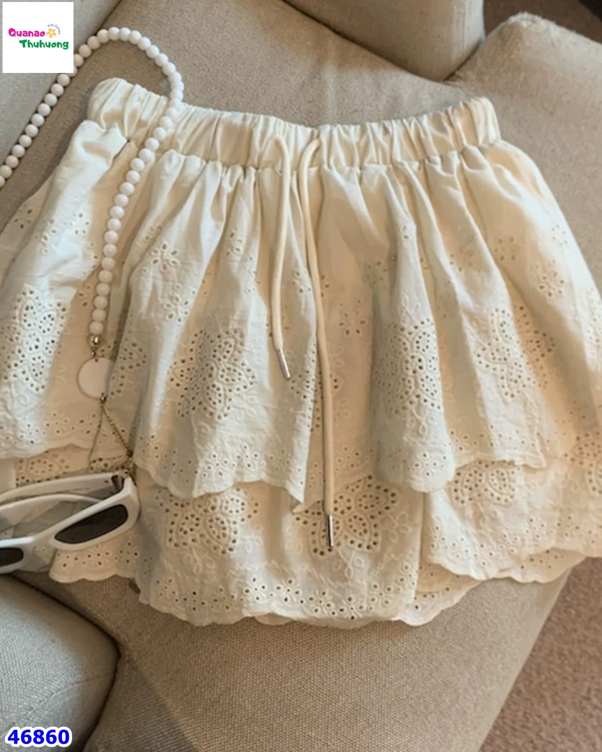 Chân váy ren kem hoa to
