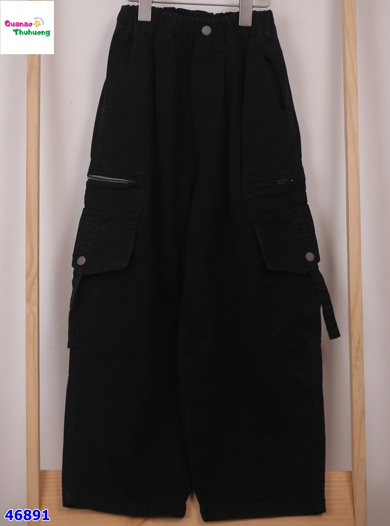 Quần jean dài túi hộp đen