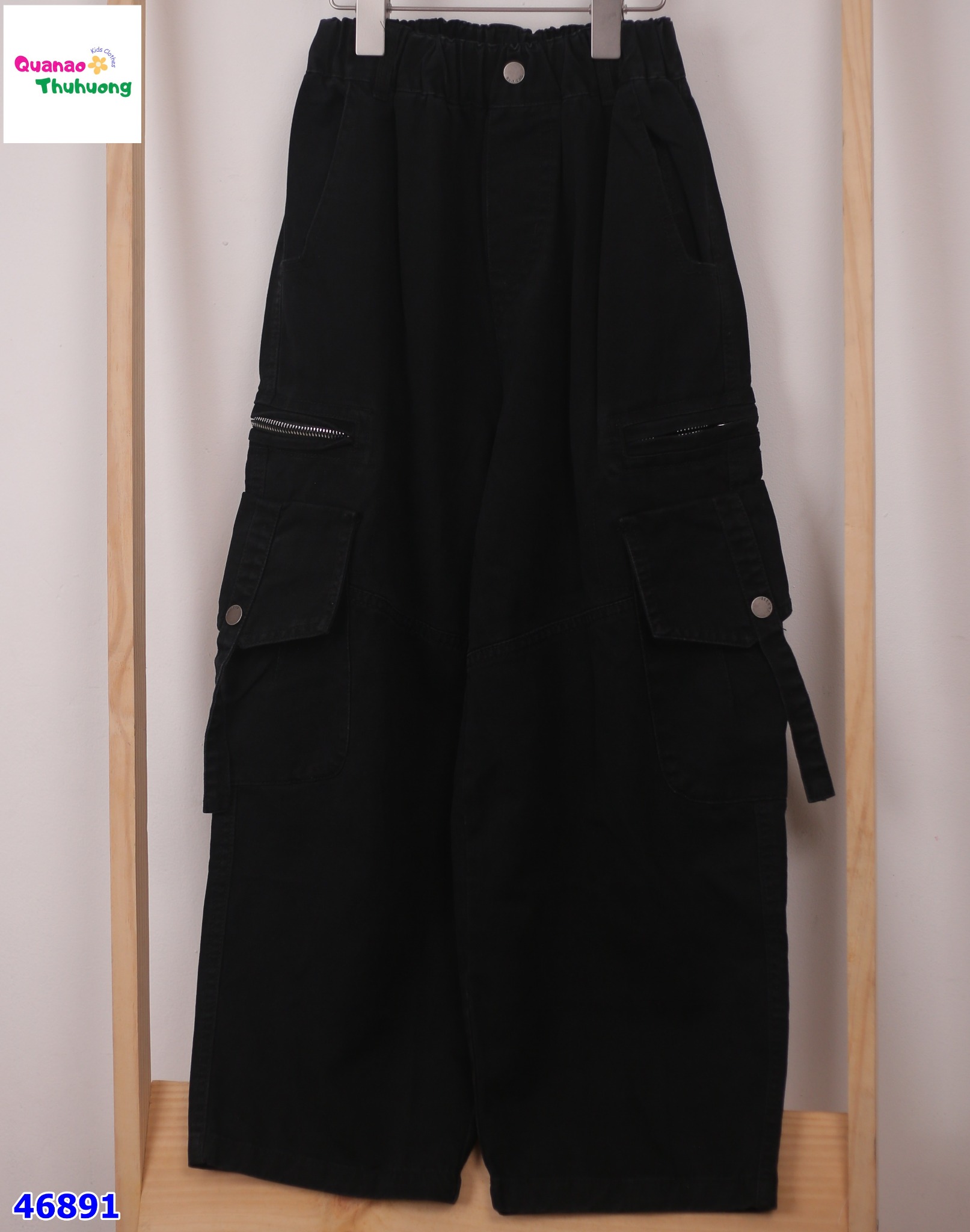 Quần jean dài túi hộp đen