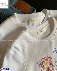 Áo trắng hoa nhiều màu