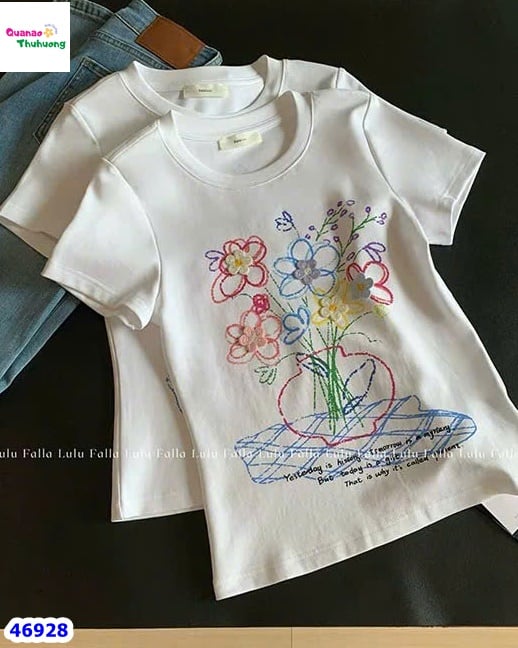 Áo trắng hoa nhiều màu
