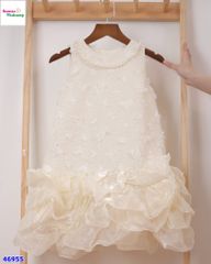 Đầm tiệc kem thêu hoa bướm