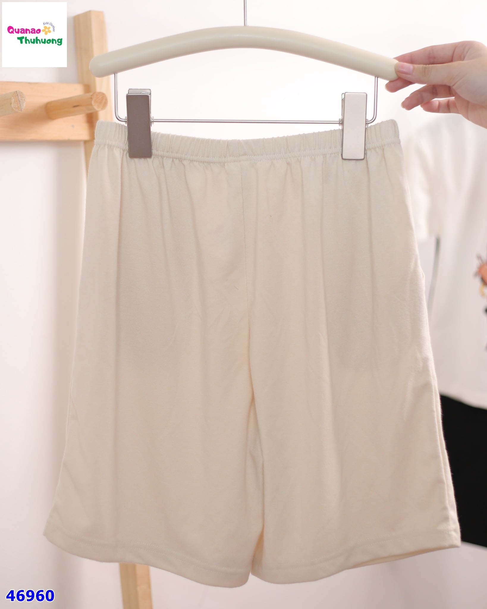 Quần short Uni kem