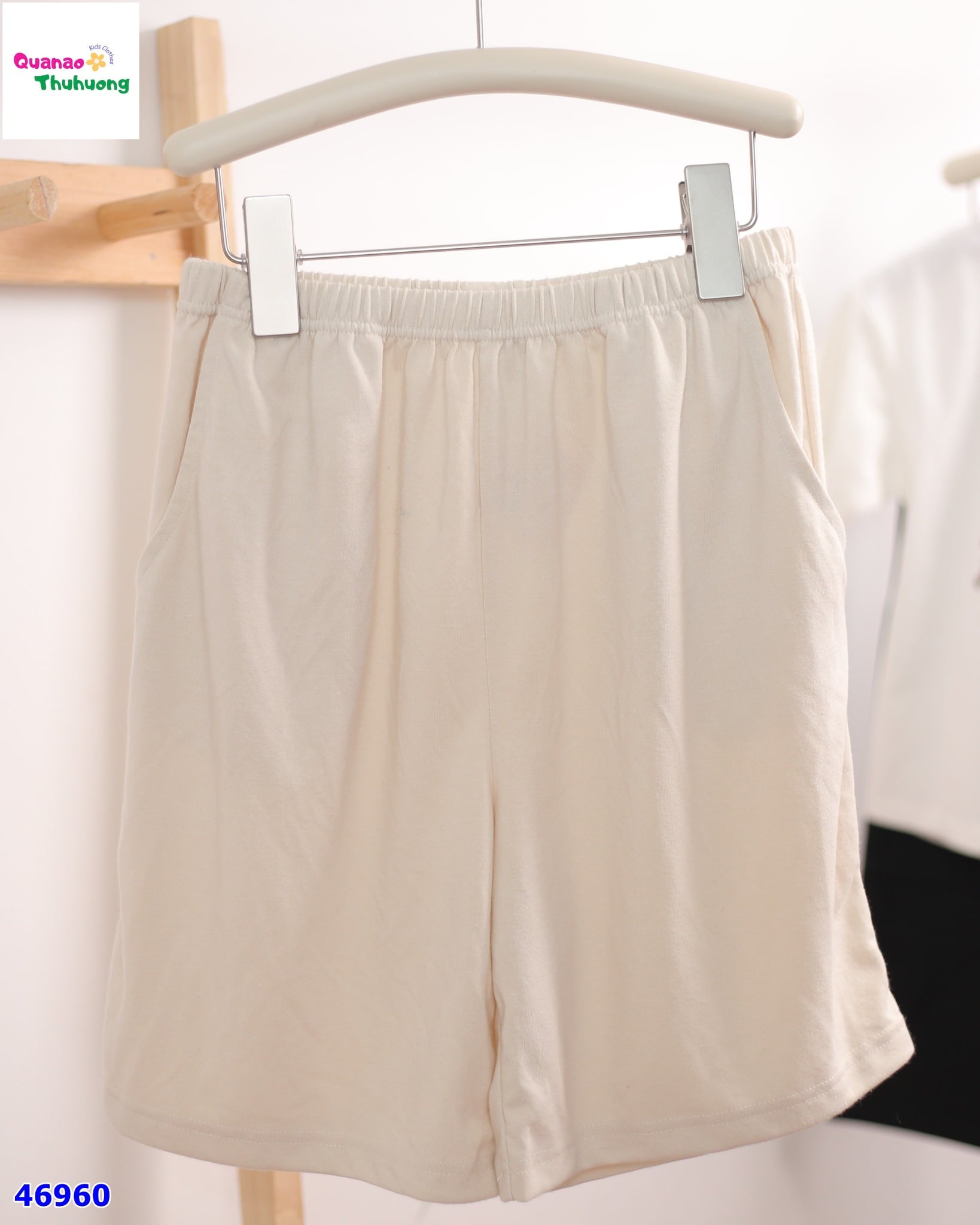 Quần short Uni kem