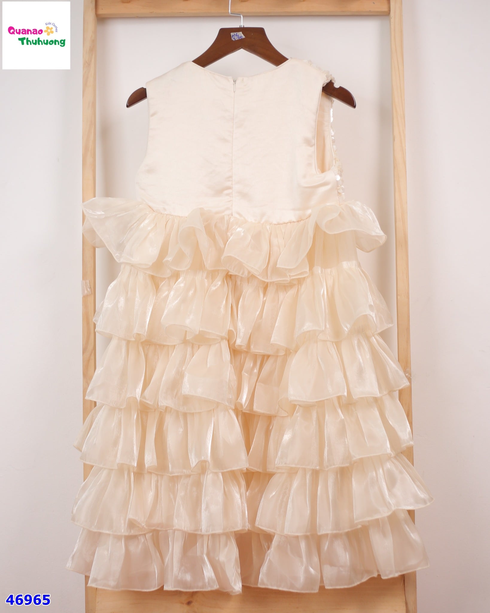 Đầm tiệc kem đính cườm