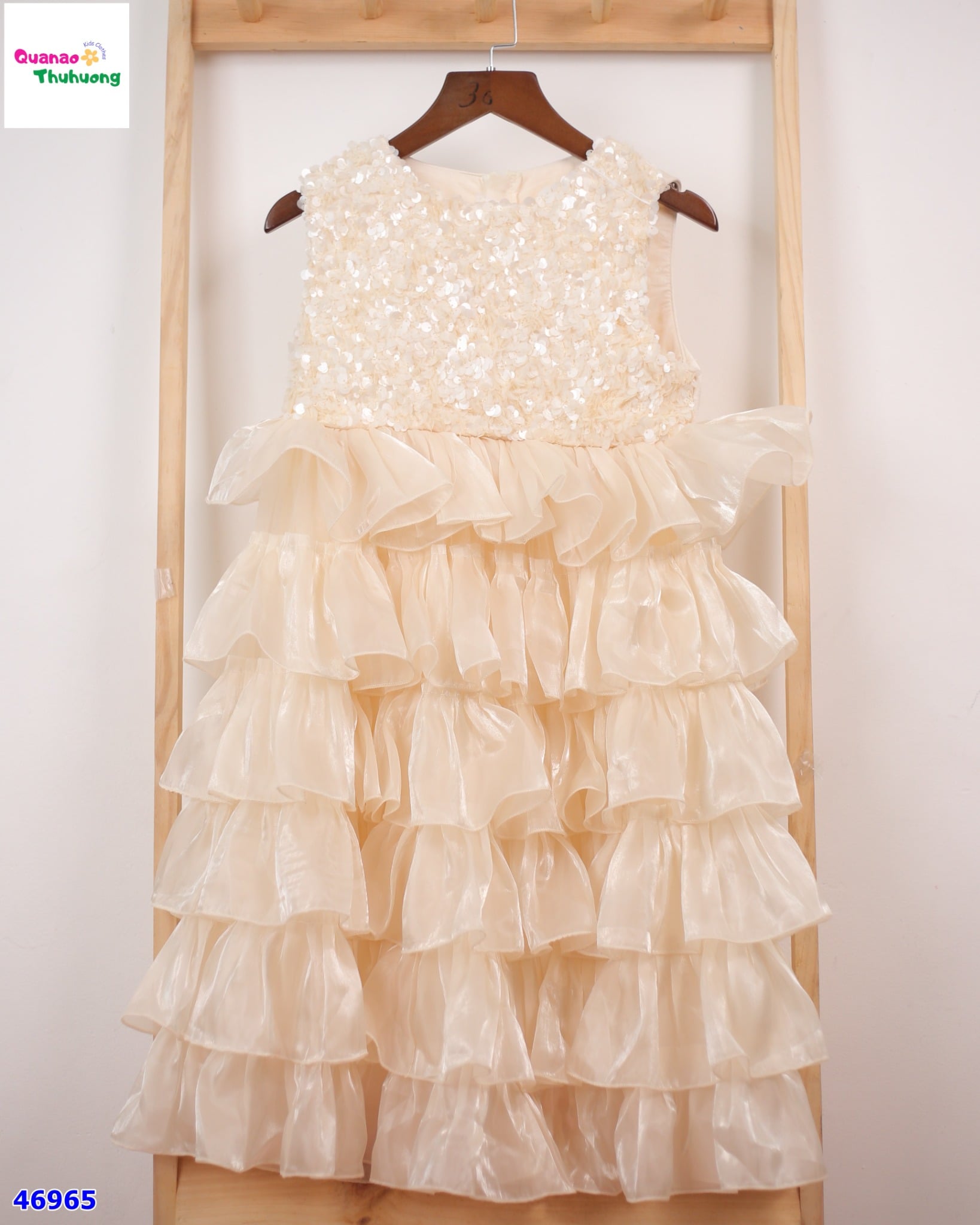 Đầm tiệc kem đính cườm