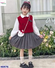 Set 3: sơ mi, chân váy xám, gile đỏ Kitty (tặng túi đeo)