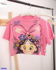 Áo croptop hồng cô gái
