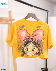 Áo croptop vàng cô gái
