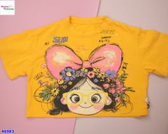 Áo croptop vàng cô gái