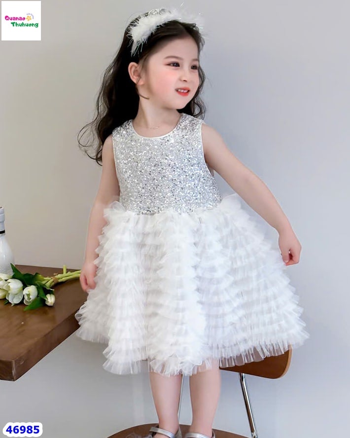 Đầm tiệc trắng đính cườm