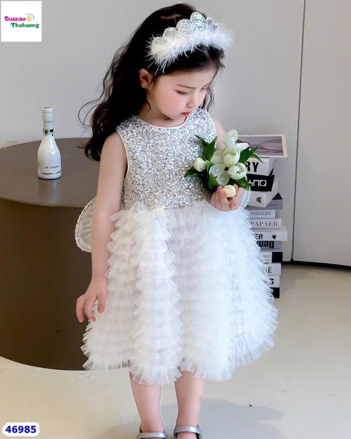 Đầm tiệc trắng đính cườm