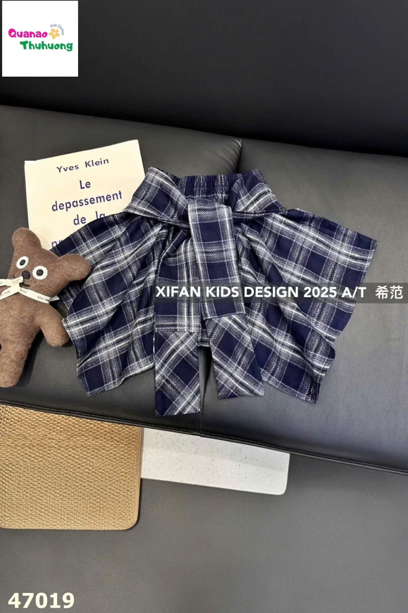 Chân váy caro xanh