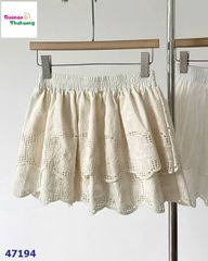 Chân váy kem dập hoa to