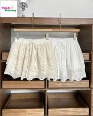 Chân váy trắng dập hoa to