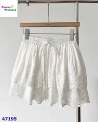 Chân váy trắng dập hoa to