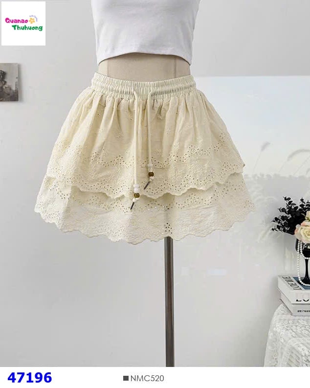 Chân váy kem hoa hạt đá