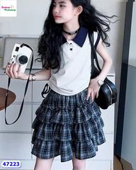 Set ChooHee polo trắng, chân váy caro xanh