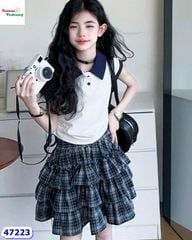 Set ChooHee polo trắng, chân váy caro xanh