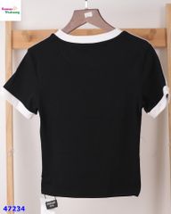 Áo đen viền trắng 08