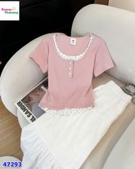 Áo thun hồng phối cổ hoa