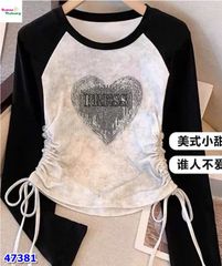 Áo xám trái tim tay đen