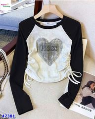 Áo xám trái tim tay đen