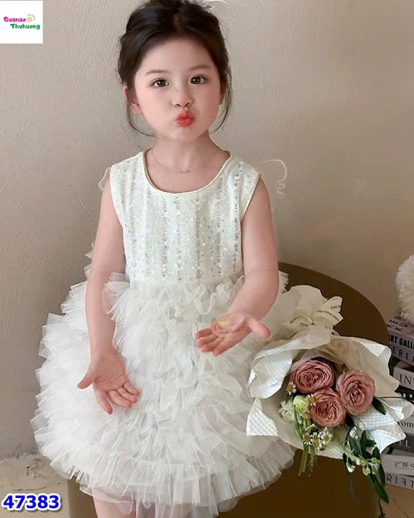 Đầm tiệc kem đính cườm, cánh bướm