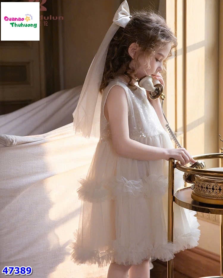 Đầm kem đính cườm nơ