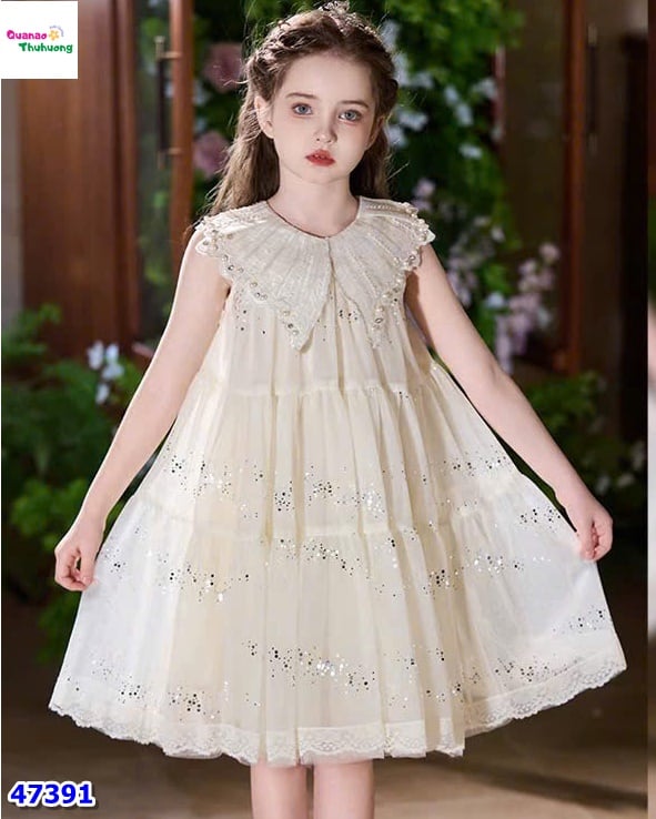 Đầm kem cổ bướm đính hạt kim tuyến